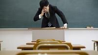 公立小中学校の教員はブラック勤務が前提?! 週60時間以上働いても残業代は支払われず