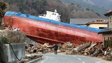 ｢事後報告でいい｣がすべてを変えた／東日本大震災の直後､極限で決断できた理由と組織を支えたユーモア･余白