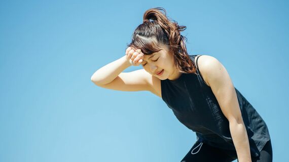 疲労・息切れする女性