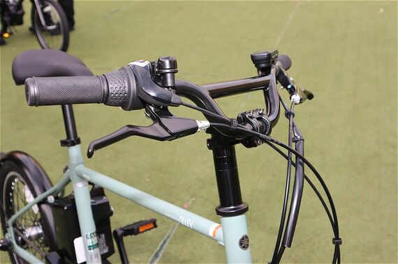 パス クレイグ アリーのハンドルまわり