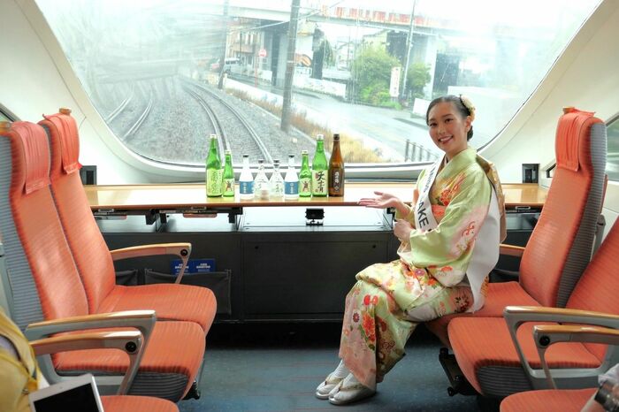 VSEの車内に神奈川の地酒が集まった