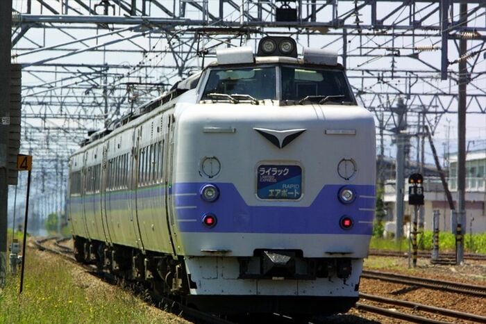 新塗装の781系「ライラック」