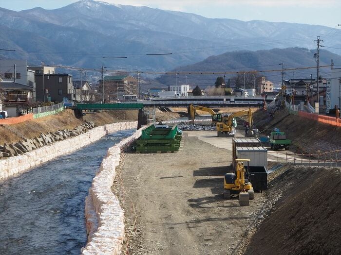 復旧工事が進む田川橋梁