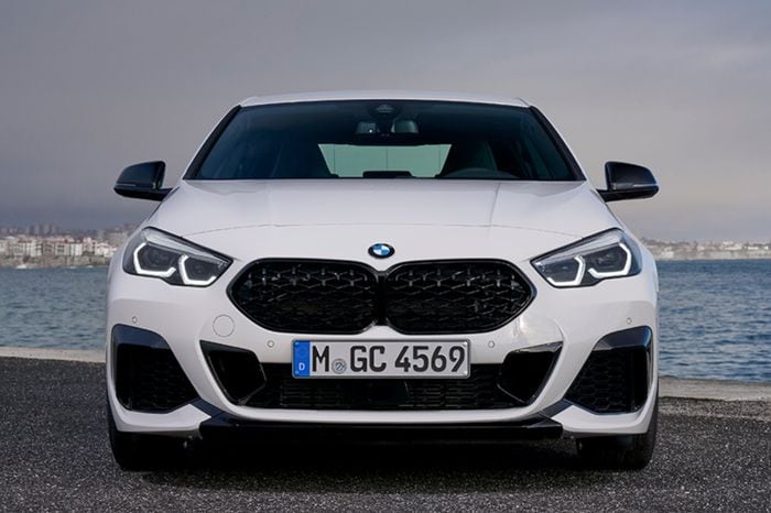 M235i xDriveグランクーペはグリルがナゲットタイプとなりパーツもグロスブラック仕上げ