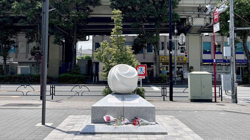 母娘が死亡した東池袋暴走事故の現場付近には慰霊碑が建てられている（写真：実話ナックルズ編集部）