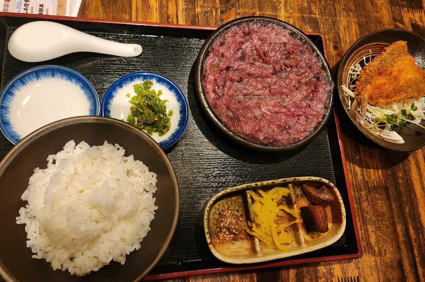 青唐辛子がいい仕事をしてくれる「うずわ飯」（写真：筆者提供）