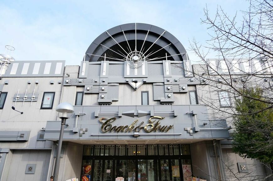 コーチャンフォー若葉台店。宮殿のような外観が特徴的（写真：筆者撮影）