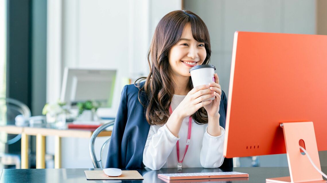 「疲れたら休む」という当たり前のことを後ろめたく感じてしまう背景には、いったい何があるのでしょうか(写真:takeuchi masato/PIXTA)