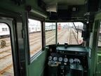 高運転台と曲面ガラスで視界は広い