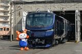 相鉄のキャラクター「そうにゃん」と13000系（撮影：大澤誠）