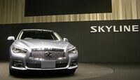 スカイラインはなぜ｢NISSAN｣を捨てたか エンブレムをインフィニティに変更