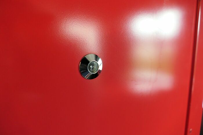 扉開閉時に外側を確認するためのスコープ