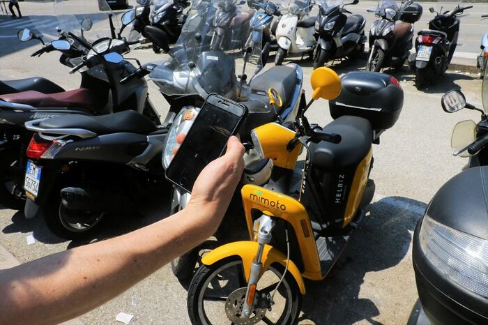 自動車シェアなどは手動でボタンを押して空き状況確認や