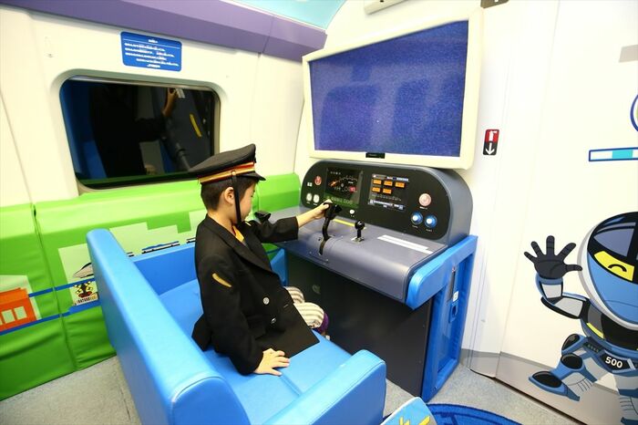 「プラレールカー」の車内