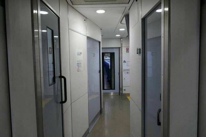 1号車のなんば方に男性用、女性用、