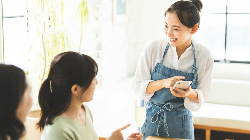 扶養に入ってパートで働いている方々に少なからずの影響があるかもしれません（写真：zon／PIXTA）