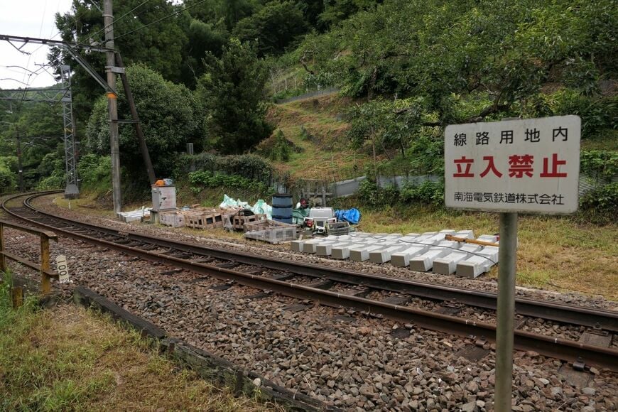 急勾配・急カーブが続く山岳区間だ（記者撮影）