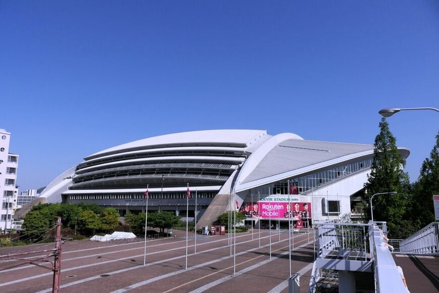 ヴィッセル神戸のホームグラウンド「ノエビアスタジアム神戸」。御崎公園の地下には車両基地がある（編集部撮影）