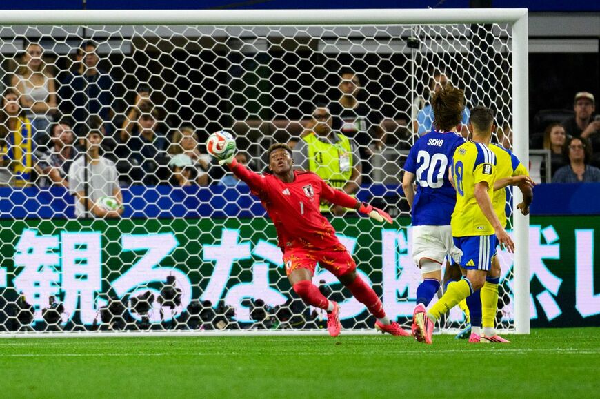 FIFAワールドカップ2026、日本対スウェーデン戦の鈴木彩艶選手（写真：Luciano Bisbal／Eurasia Sport Images／Getty Images）