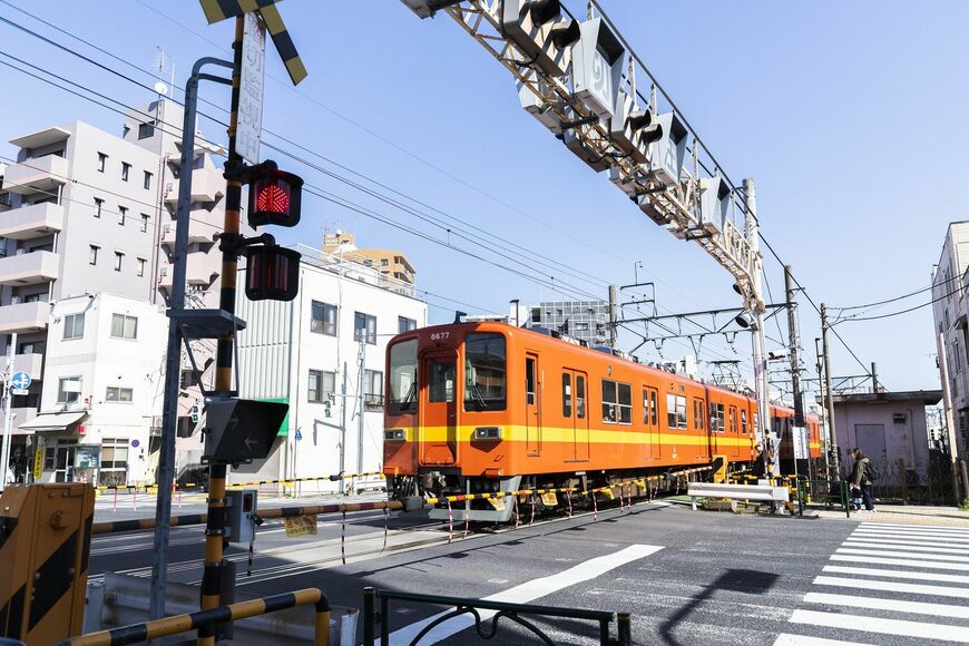 小村井駅のすぐ近く、明治通りと交差する亀戸線（筆者撮影）