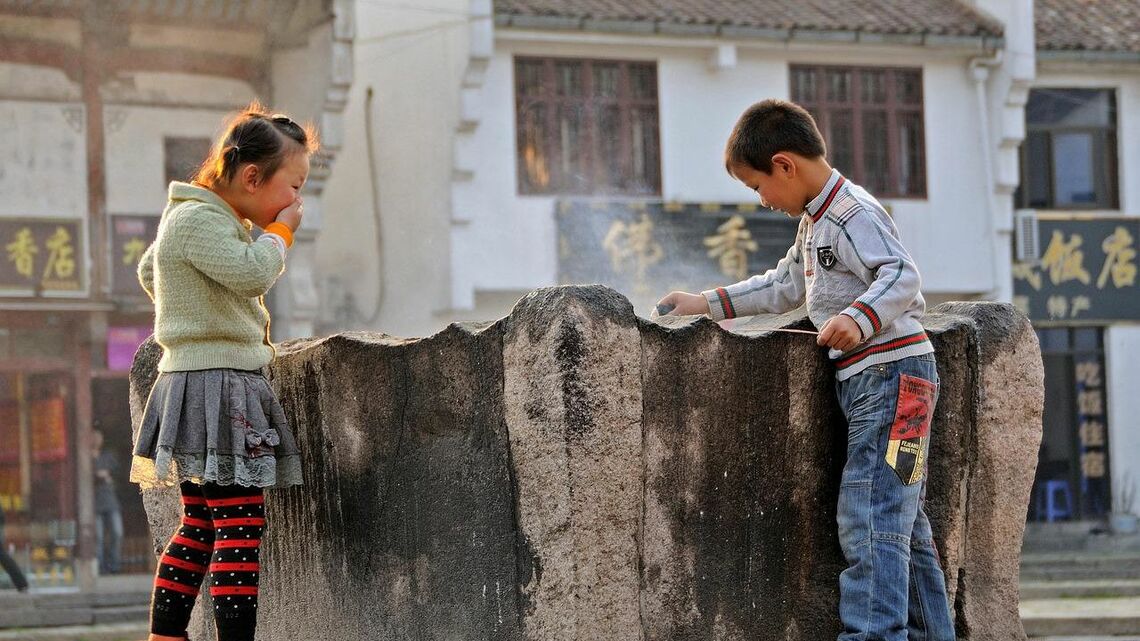 中国の人口減少と高齢化は、低い出生率が長年にわたって続いた必然の帰結だ（写真はイメージ）