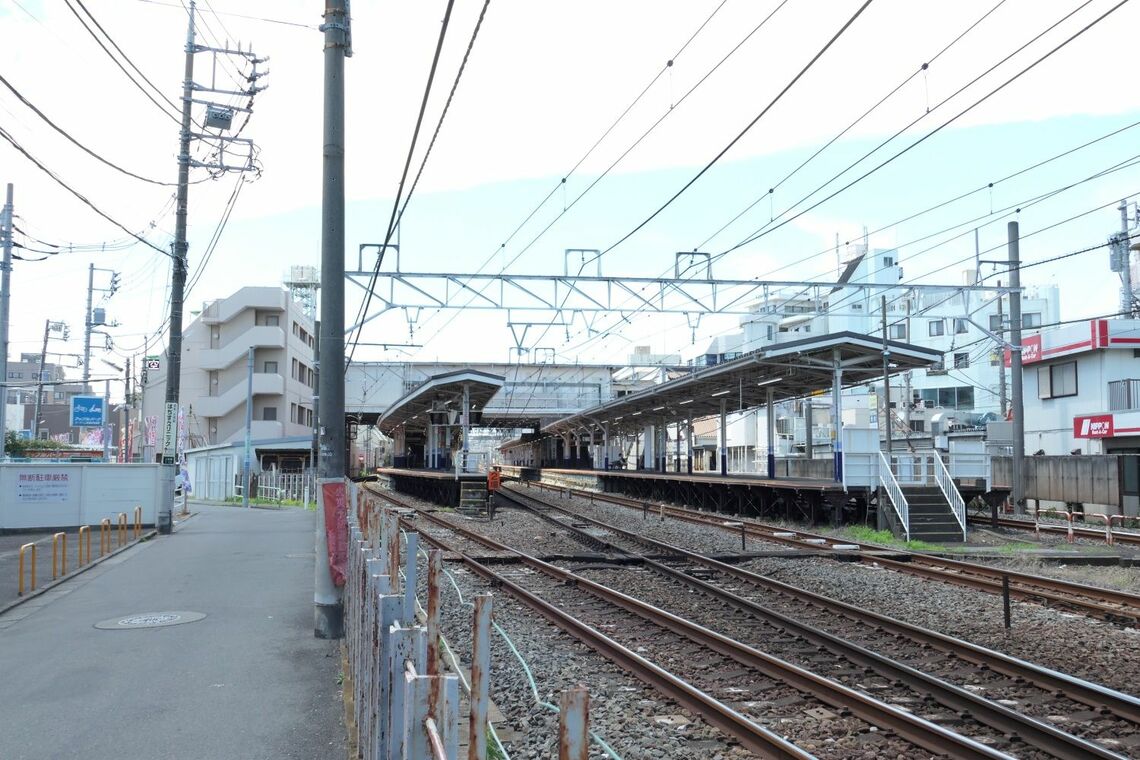 上板橋は2面4線。橋上駅舎に改札がある（記者撮影）