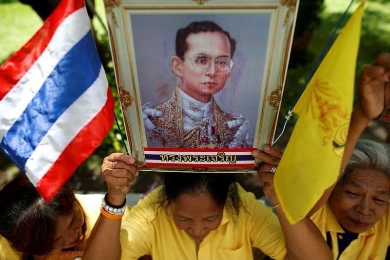 88歳のタイ・プミポン国王､容体不安定に 血液透析を受けた後､容体が