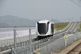 試験走行する三菱重工の新型AGT「Prismo（プリズモ）」の車両（記者撮影）