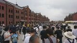 2017年に横浜で開催されたポケモンGOリアルイベントの様子。人混みは凄まじいが、周囲の景色を楽しんでいる様子はない（筆者撮影） 