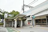 大阪メトロ野田阪神駅の出入り口。すぐ横には阪神本線の野田駅がある（撮影：伊原薫）