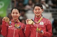 五輪バド､高橋･松友組が日本初の金獲得 女子ダブルス決勝でデンマークに勝利