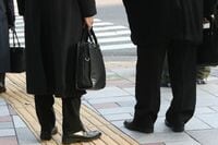 ｢働かないオジサン｣は40にして惑いっぱなし 「このままか、辞めるか」という二者択一は危険信号