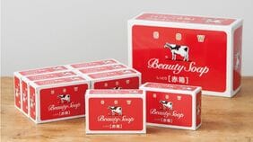 ｢置いても売れないと小売店が敬遠｣｢社内でも神聖化されていた｣…牛乳石鹸｢赤箱｣が｢青箱｣に"食われていた"納得の事情