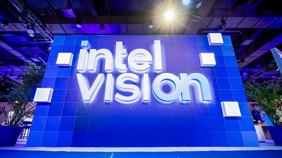 『intel VISION』の看板