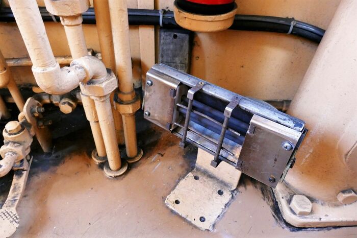 運転席の足元の暖房機器