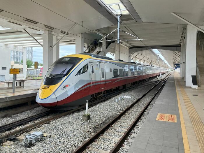 バターワース駅に停車するETS