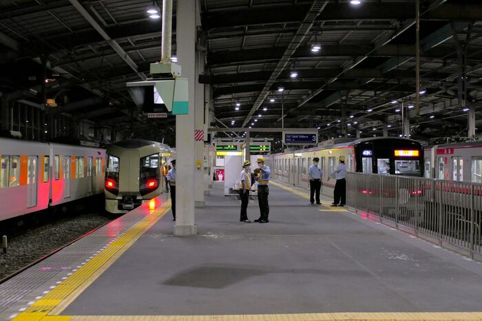 北越谷駅で並んだ避難列車