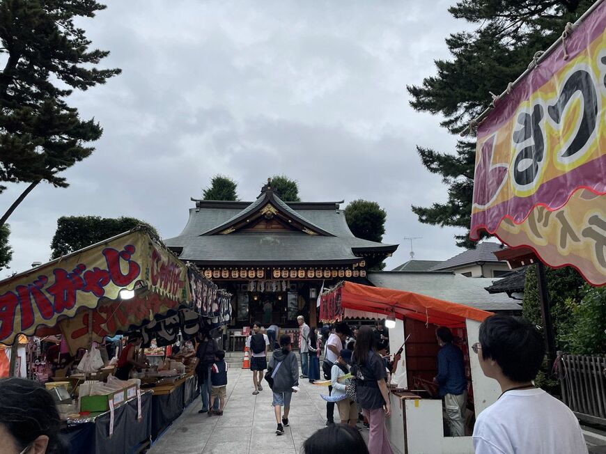 祭りの真っ最中の沼袋氷川神社（写真：筆者撮影）