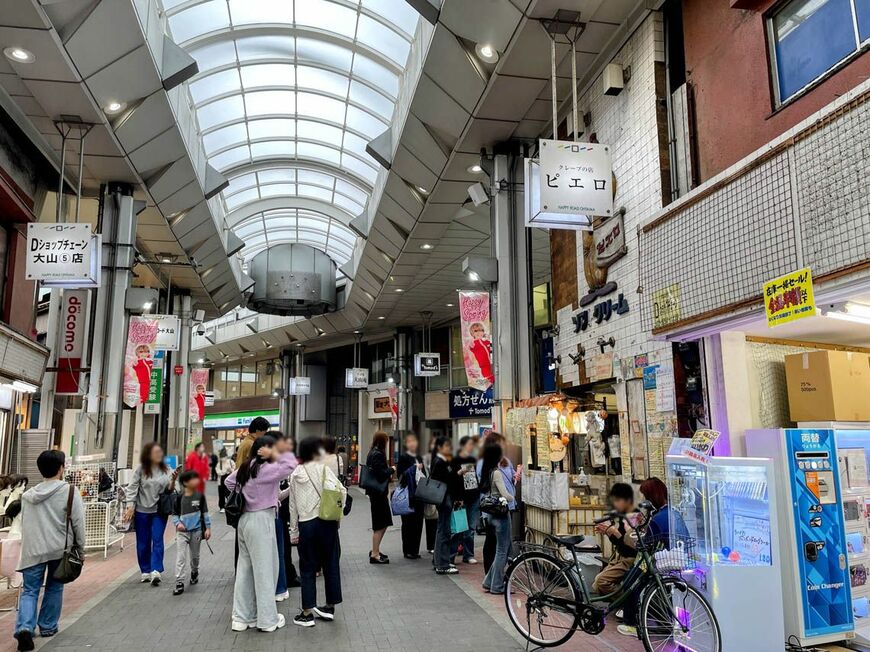 人気店「クレープの店 ピエロ」に並ぶ人たち