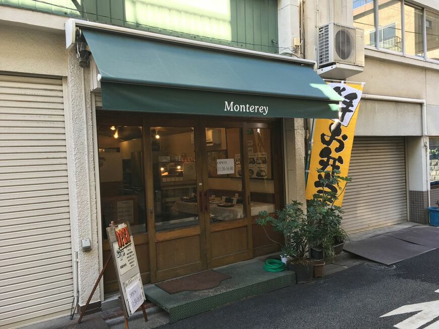 「靖子」の勤めるお弁当屋さんも店名は違うものの、過去には実在していました。写真は2018年当時のもの（筆者撮影）