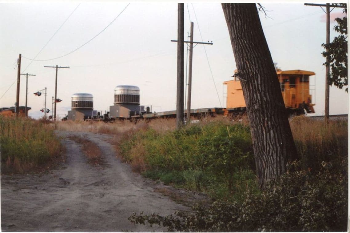 荒野をゆく核廃棄物輸送列車　2011年10月1日