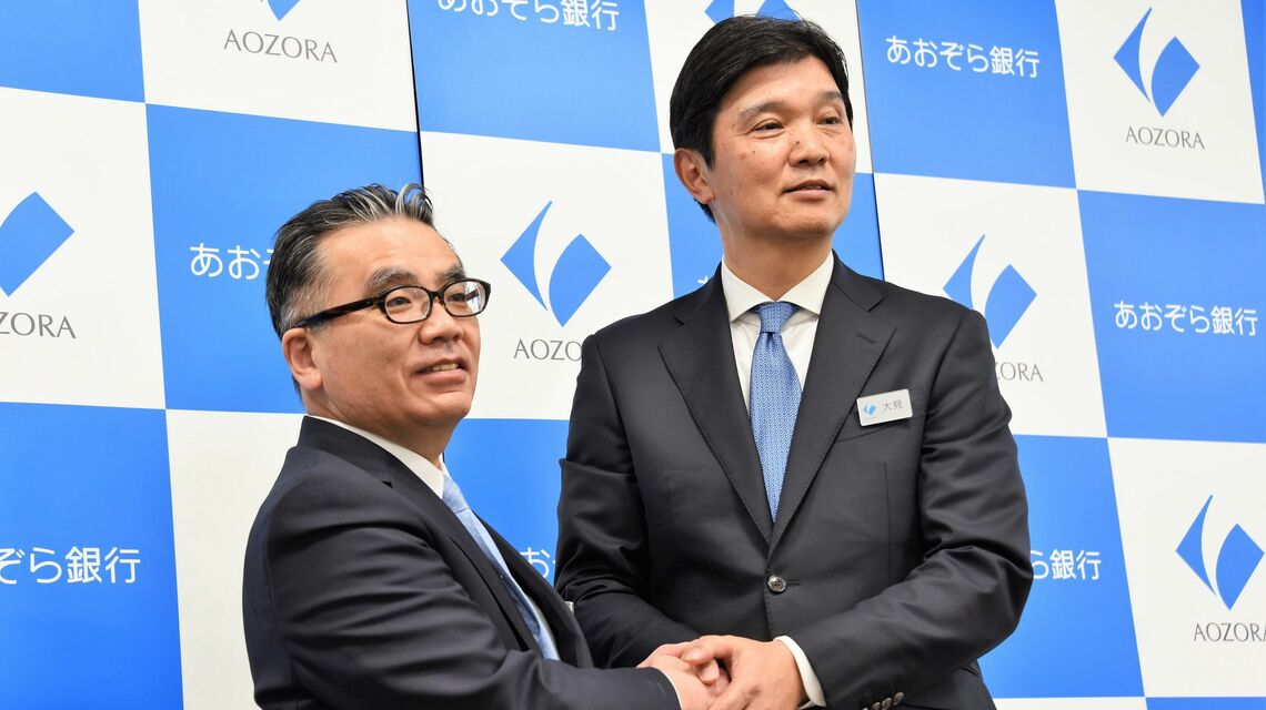 谷川啓社長（左）と、4月から社長に就任する大見秀人副社長（記者撮影）