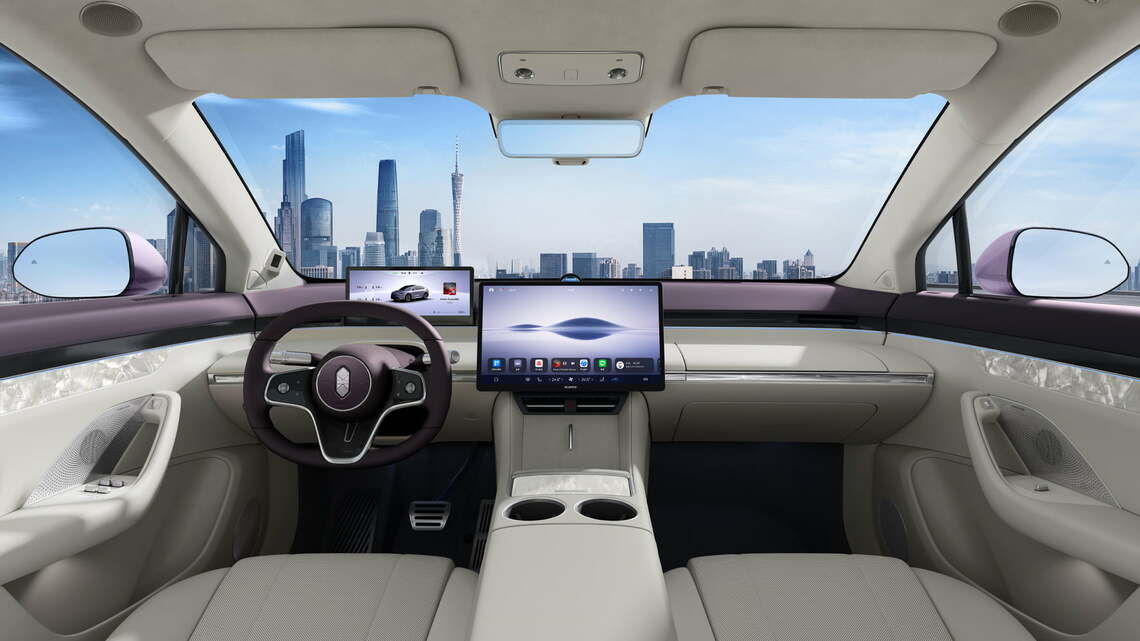 AVシステムの安全への影響も考慮、一定速度以上で自動的に画面がオフになる機能を義務付ける（ファーウェイが奇瑞汽車と共同で展開するEVブランド「智界」R7のコックピット）