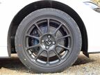 特別仕様車「990S」の前輪。ブレーキシステムはブレンボ社製だ