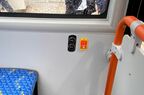 客席にUSB充電ポート（中央）を装備している