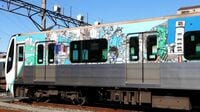 東急｢異彩作家のアートな電車｣はなぜ生まれたか　沿線風景描いた作品をラッピング､起用の狙い