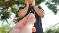 31歳女性は超安物の指輪に耐えるべきなのか 結婚･出産を優先するべき？別れるべき？