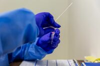 オミクロン､感染経験者への再感染力従来の3倍 高い過去の感染で生じた免疫をすり抜ける能力