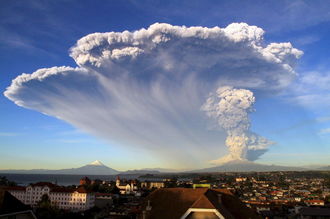 チリのカルブコ火山が50年ぶりに噴火