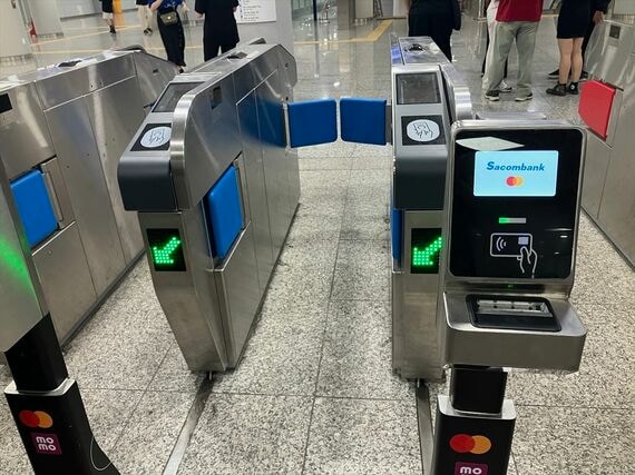 ホーチミンメトロ 自動改札機